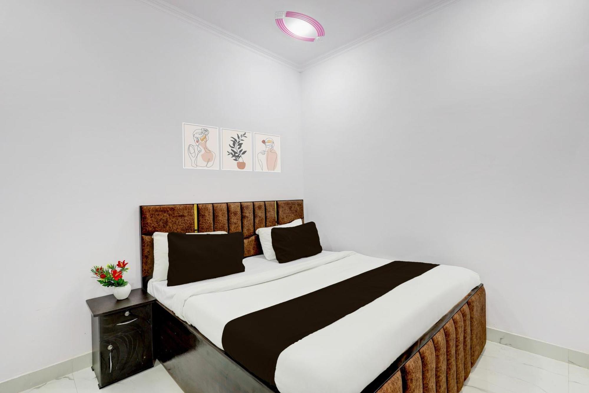 Hotel The Arrow Near Paschim Vihar Делхи Екстериор снимка
