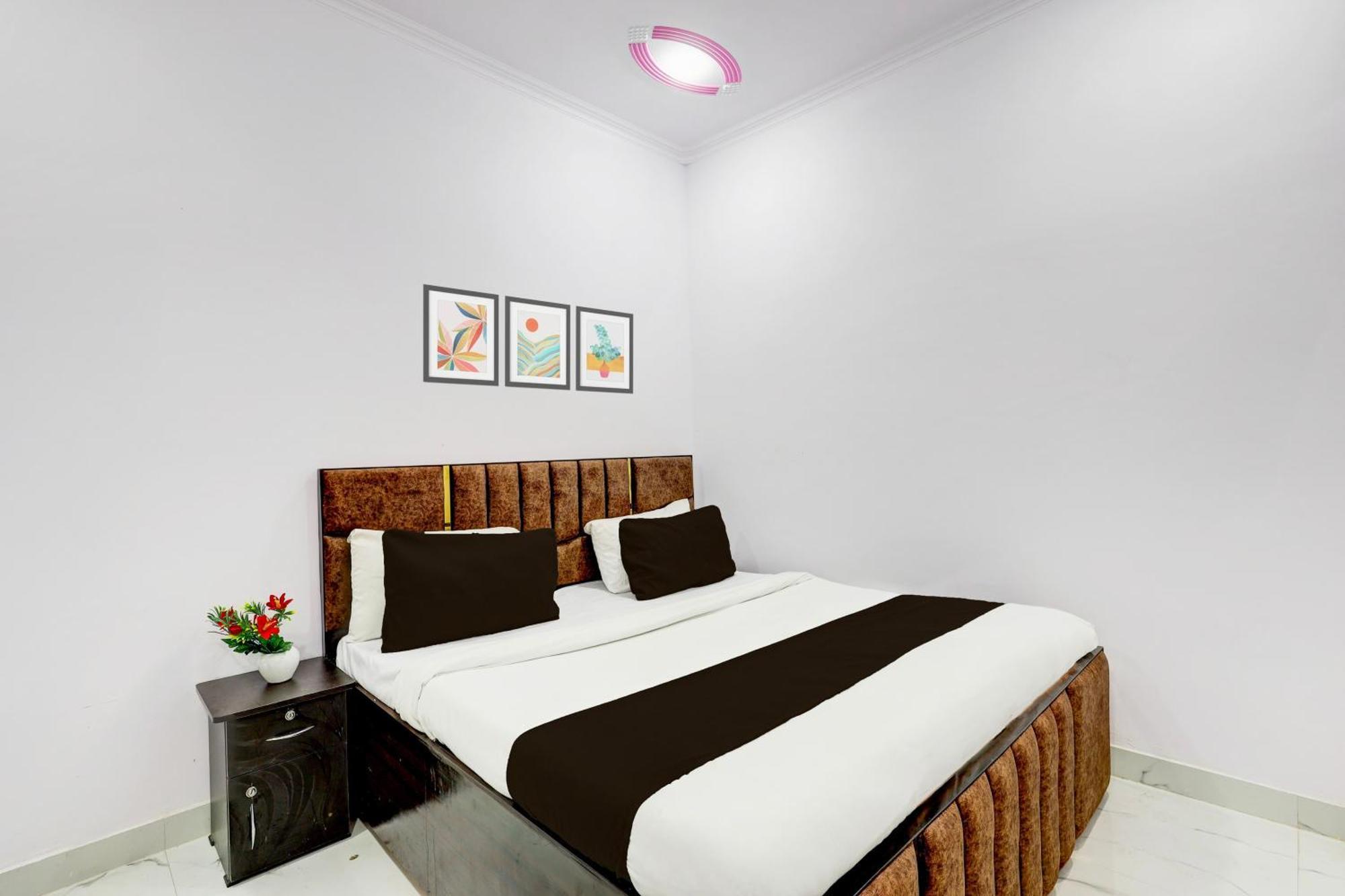 Hotel The Arrow Near Paschim Vihar Делхи Екстериор снимка