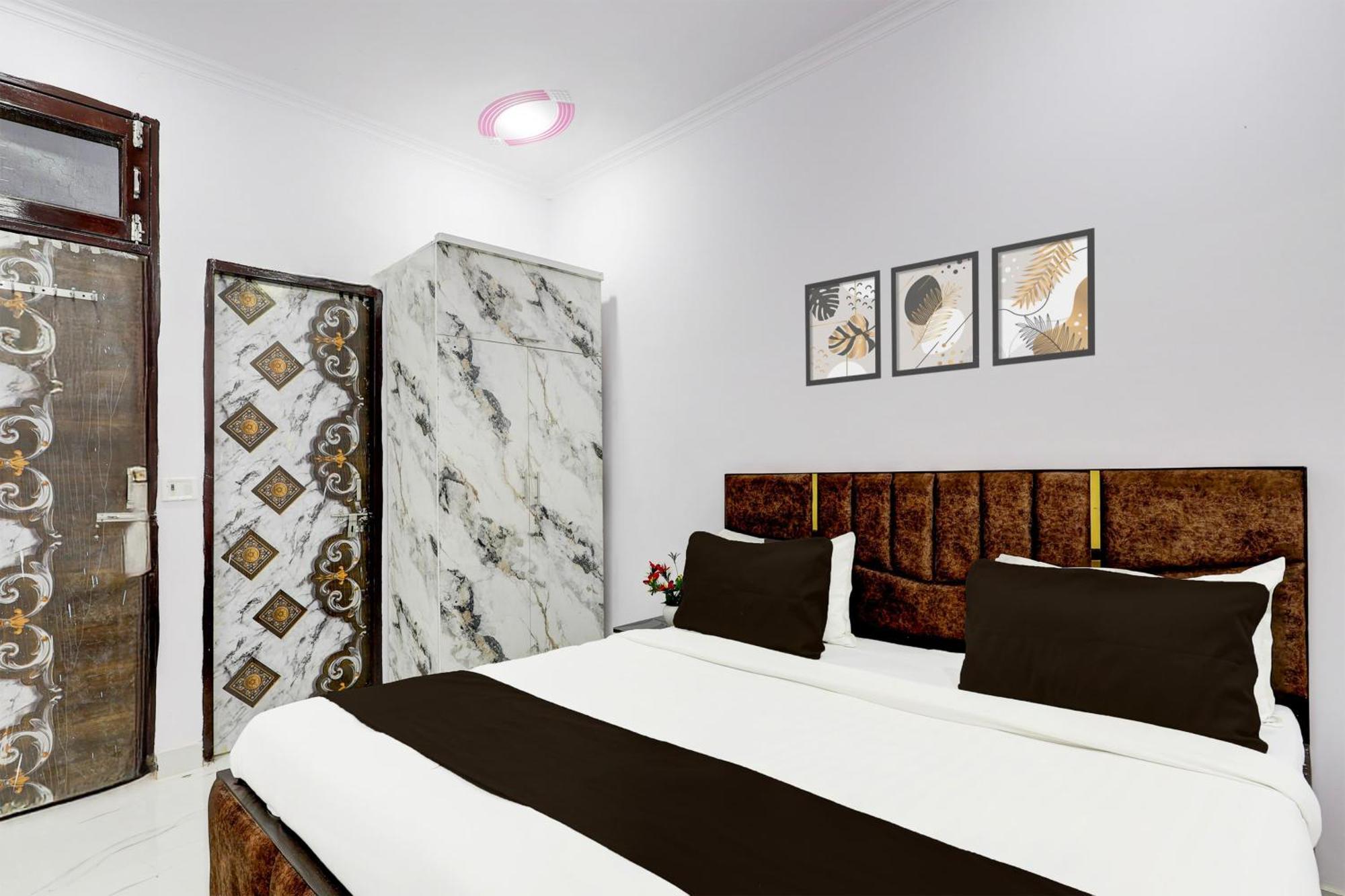 Hotel The Arrow Near Paschim Vihar Делхи Екстериор снимка