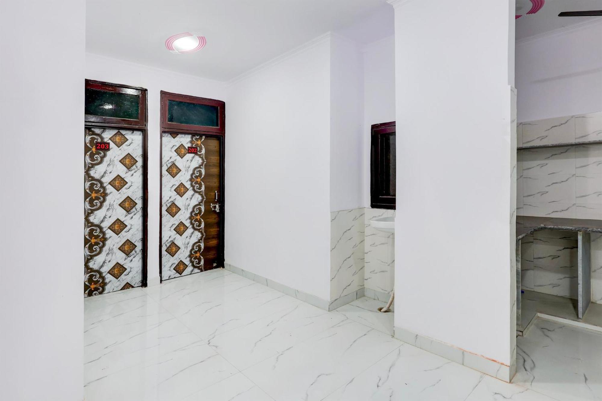 Hotel The Arrow Near Paschim Vihar Делхи Екстериор снимка